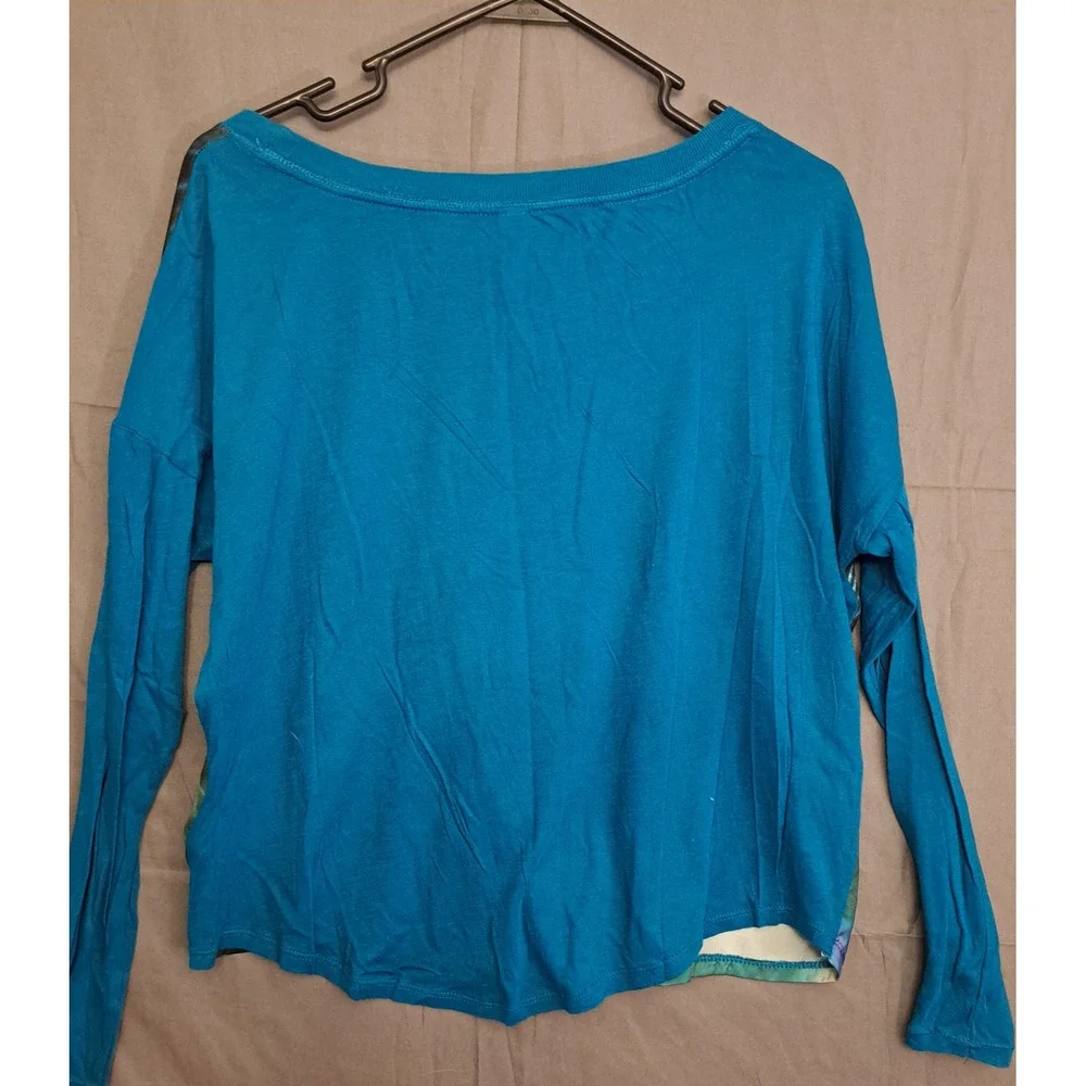 Aeropostale Peacock Print Long Sleeve Shirt Womens Size‎ Large